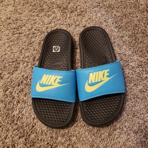Nike slides